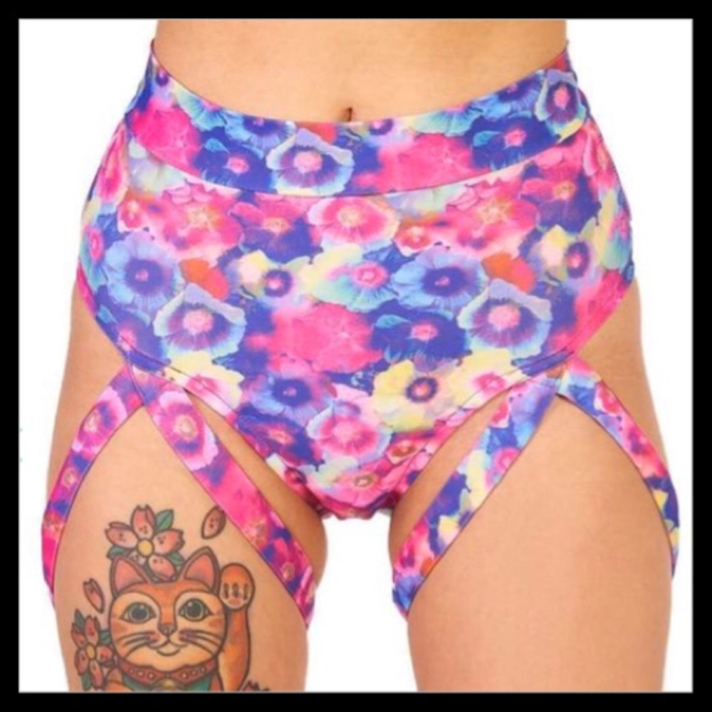 🌟 Festival Rave Daisy Dancer Booty Shorts
